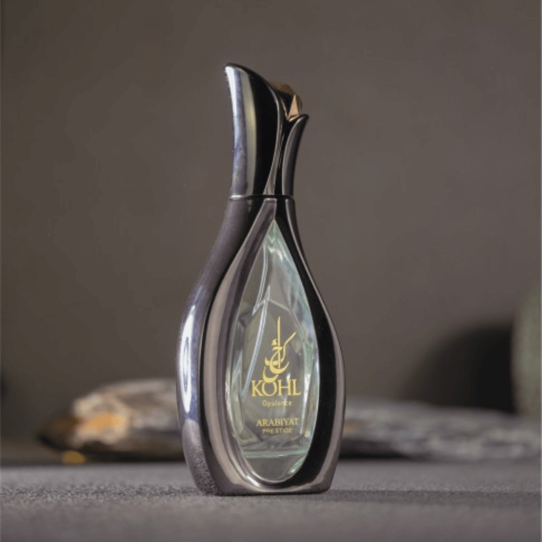 kohl-opulence-luxusduft-mit-holzigem-und-verführerischem-charakter